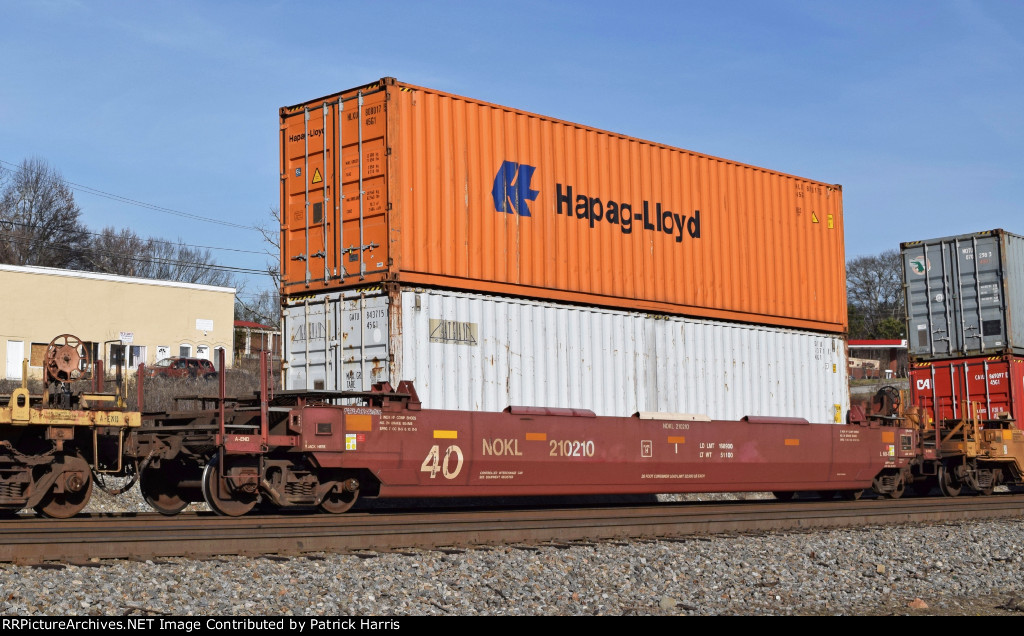 NOKL 210210 40 well car with HLXU 808017 HapagLloyd 40 container atop